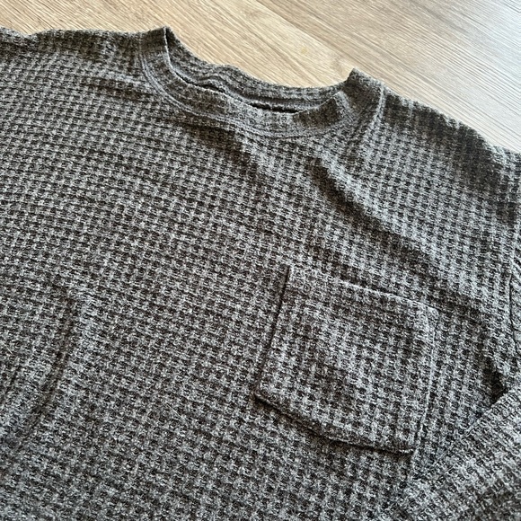 SOLD✨Waffle L/S Crop Top✨ - Picture 3 of 7